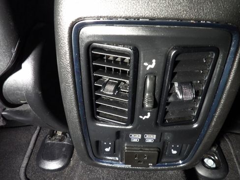 Used 2021 Jeep Grand Cherokee Limited w/ Luxury Group II image 15