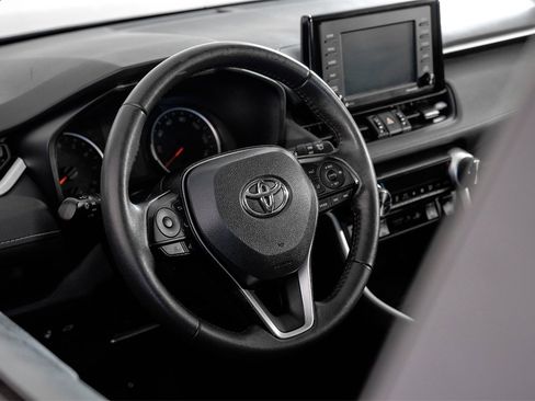 Used 2021 Toyota RAV4 XLE Premium image 15