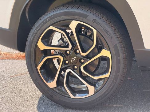 New 2026 Chevrolet Trax RS w/ Sunroof Package FWD image 9