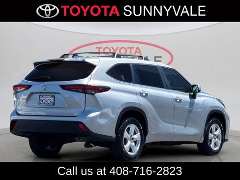 Certified 2024 Toyota Highlander LE FWD image 4