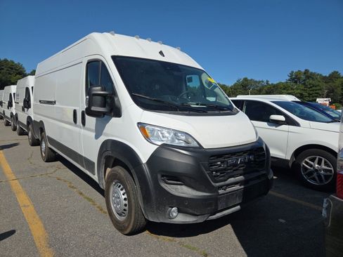 Used 2025 RAM ProMaster 2500 w/ Safety Group FWD image 3