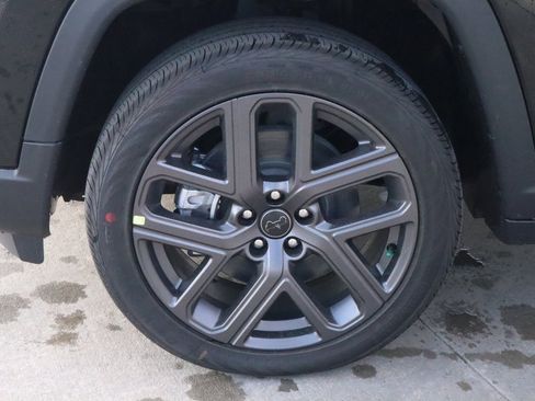 New 2026 Jeep Compass Latitude image 17