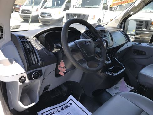 Used 2018 Ford Transit 250 RWD image 12