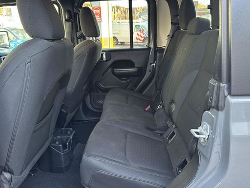 Used 2022 Jeep Gladiator Sport image 28