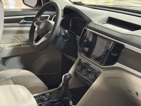 Used 2022 Volkswagen Atlas SE w/ Panoramic Sunroof Package image 4