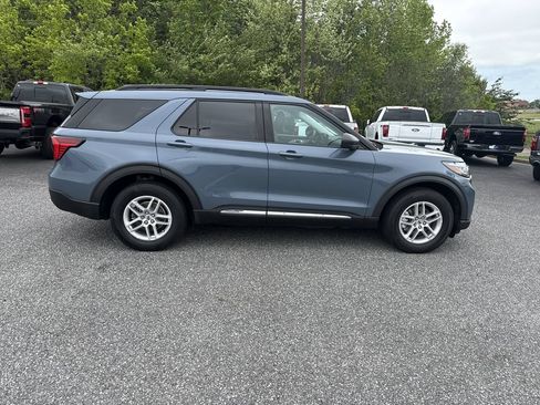 Used 2025 Ford Explorer Active AWD/4WD image 8