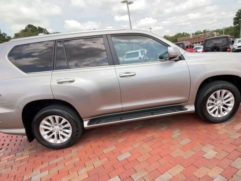 Used 2023 Lexus GX 460 Premium AWD/4WD image 2