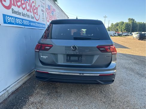 Used 2023 Volkswagen Tiguan SE AWD/4WD image 4