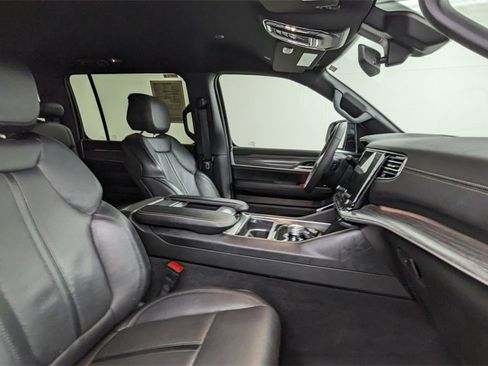 Used 2024 Jeep Wagoneer Series III image 44