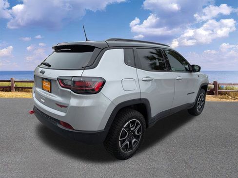 Certified 2025 Jeep Compass Trailhawk w/ Trailhawk Elite Group AWD/4WD image 8