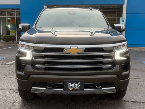 Used 2023 Chevrolet Silverado 1500 High Country w/ Technology Package AWD/4WD image 2