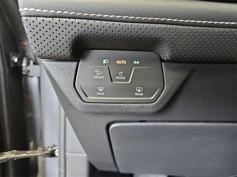 Used 2024 Volkswagen Atlas Cross Sport SE image 26