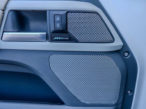 Used 2024 Land Rover Defender 130 S image 16