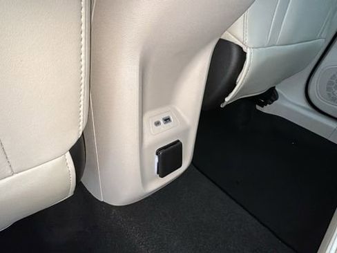 Used 2023 Buick Envision Avenir image 21