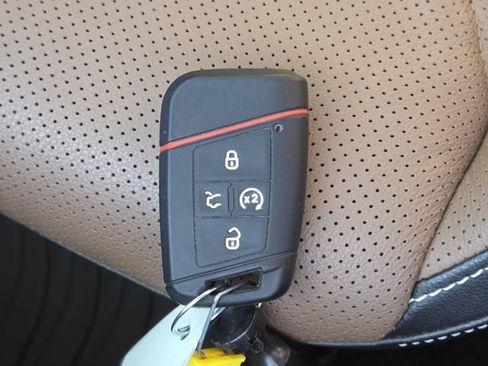 Used 2025 Volkswagen Jetta SEL FWD image 37