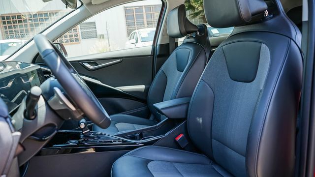 Certified 2025 Kia Niro EX FWD image 18