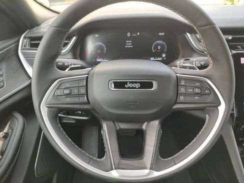 Used 2025 Jeep Grand Cherokee L Limited AWD/4WD image 11
