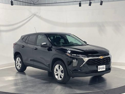 Used 2024 Chevrolet Trax LS w/ Driver Confidence Package FWD image 35