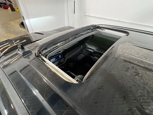 Used 2022 Chevrolet Silverado 1500 LTZ image 16