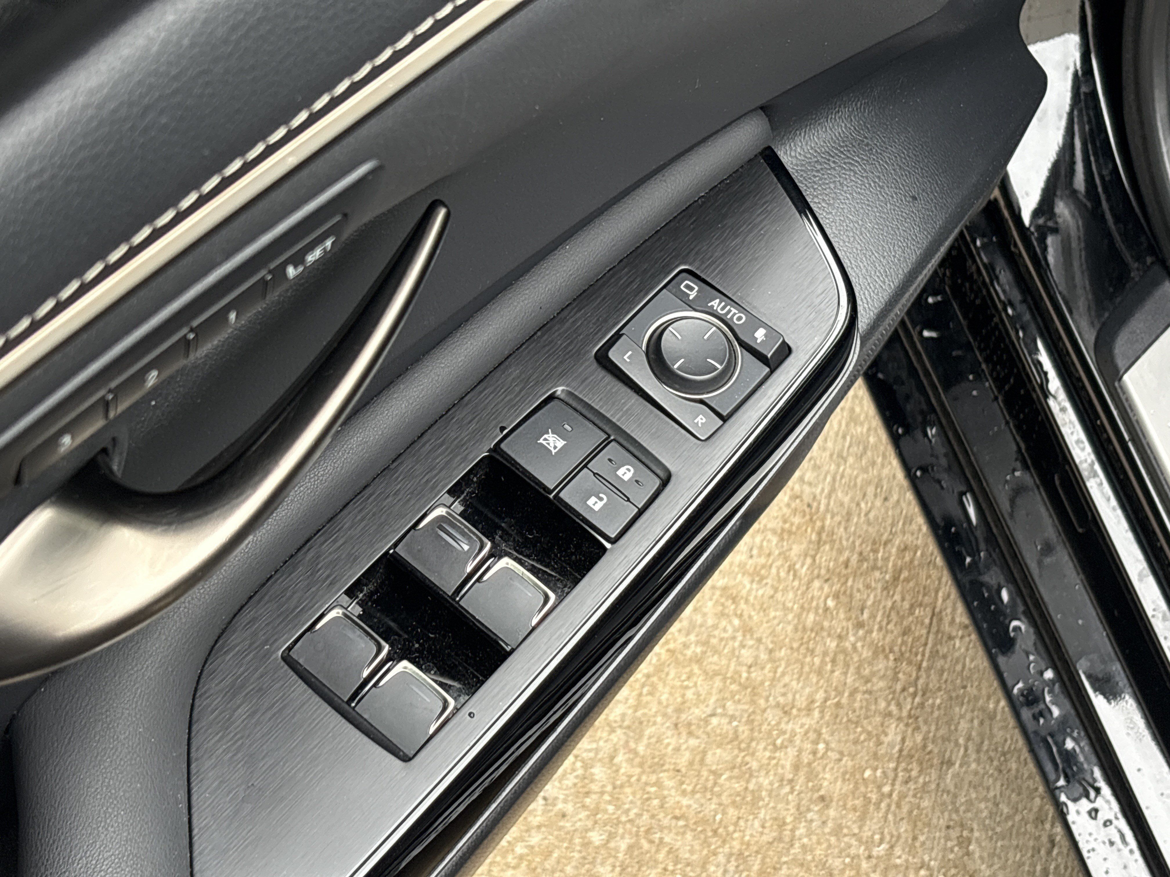 Used 2023 Lexus ES 350 w/ Accessory Package (Z2) FWD image 34