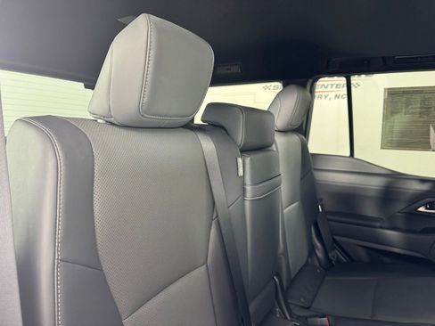 Used 2024 Lexus GX 550 w/ Cold Area Package AWD/4WD image 35