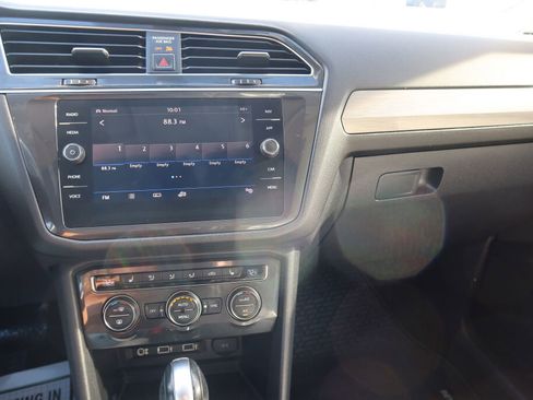 Used 2018 Volkswagen Tiguan SE image 13