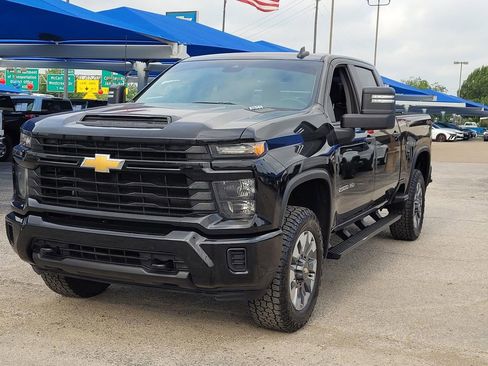 Used 2024 Chevrolet Silverado 2500 Custom w/ Custom Value Package AWD/4WD image 1