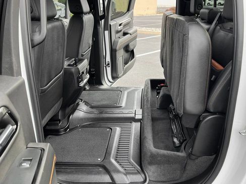 Used 2024 GMC Sierra 1500 AT4 w/ AT4 Preferred Package image 17