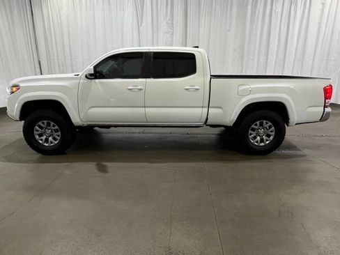 Used 2016 Toyota Tacoma SR5 w/ SR5 Appearance Package (SN) AWD/4WD image 7