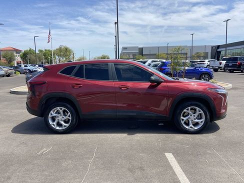 Used 2024 Chevrolet Trax LS w/ LS Convenience Package FWD image 2