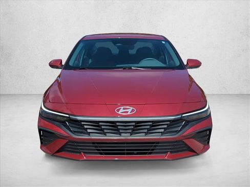 Used 2024 Hyundai Elantra SEL FWD image 2