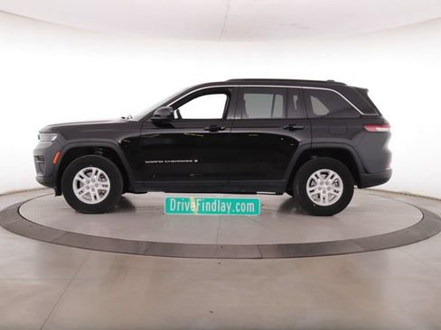 Used 2025 Jeep Grand Cherokee Laredo w/ Trailer Tow Package AWD/4WD image 9