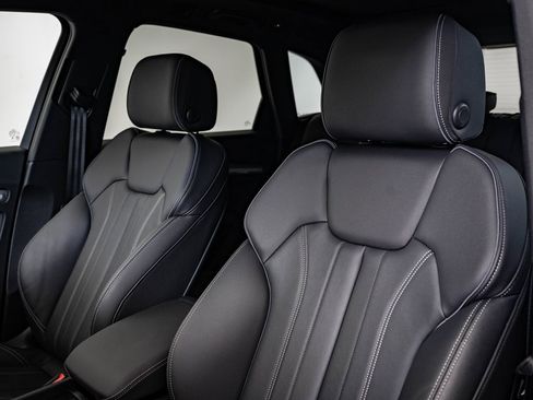 Certified 2025 Audi Q5 2.0T Premium w/ Convenience Plus Package image 24