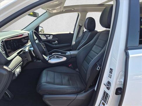 Used 2024 Mercedes-Benz GLS 580 4MATIC image 10
