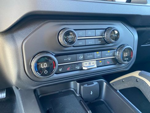 New 2025 Ford Bronco Badlands image 30