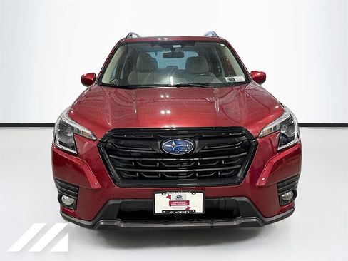 Used 2022 Subaru Forester Premium AWD/4WD image 2