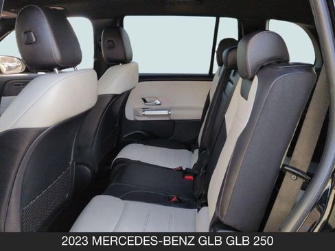 Used 2023 Mercedes-Benz GLB 250 image 16