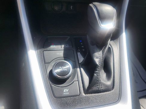 Used 2022 Toyota RAV4 Limited image 19