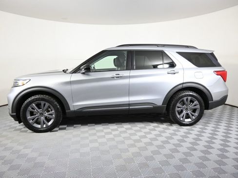 Used 2022 Ford Explorer XLT w/ Equipment Group 202A image 2