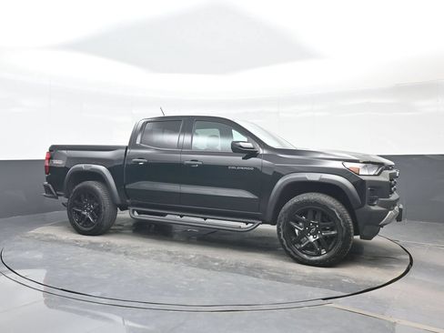 Used 2024 Chevrolet Colorado Trail Boss w/ Technology Package AWD/4WD image 8