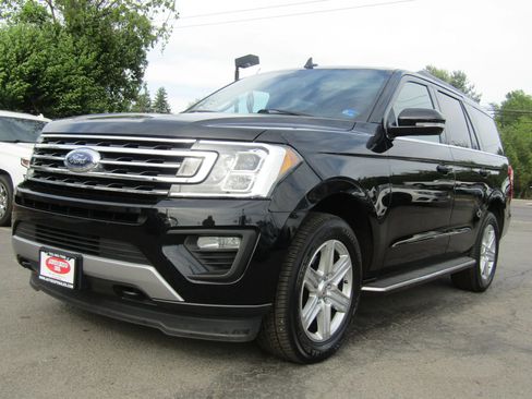 Used 2018 Ford Expedition XLT w/ Equipment Group 202A AWD/4WD image 3