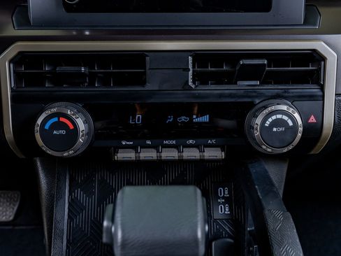 Used 2025 Toyota Tacoma TRD Off-Road image 27