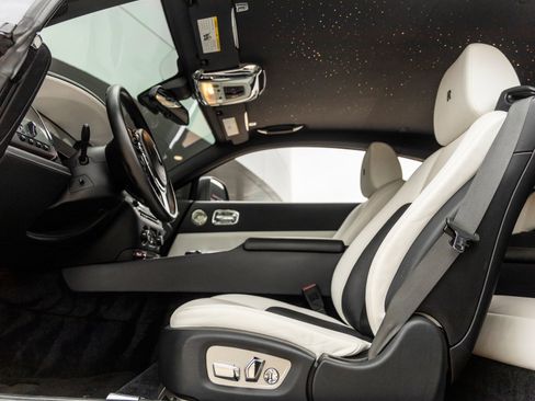 Used 2018 Rolls-Royce Wraith RWD image 28