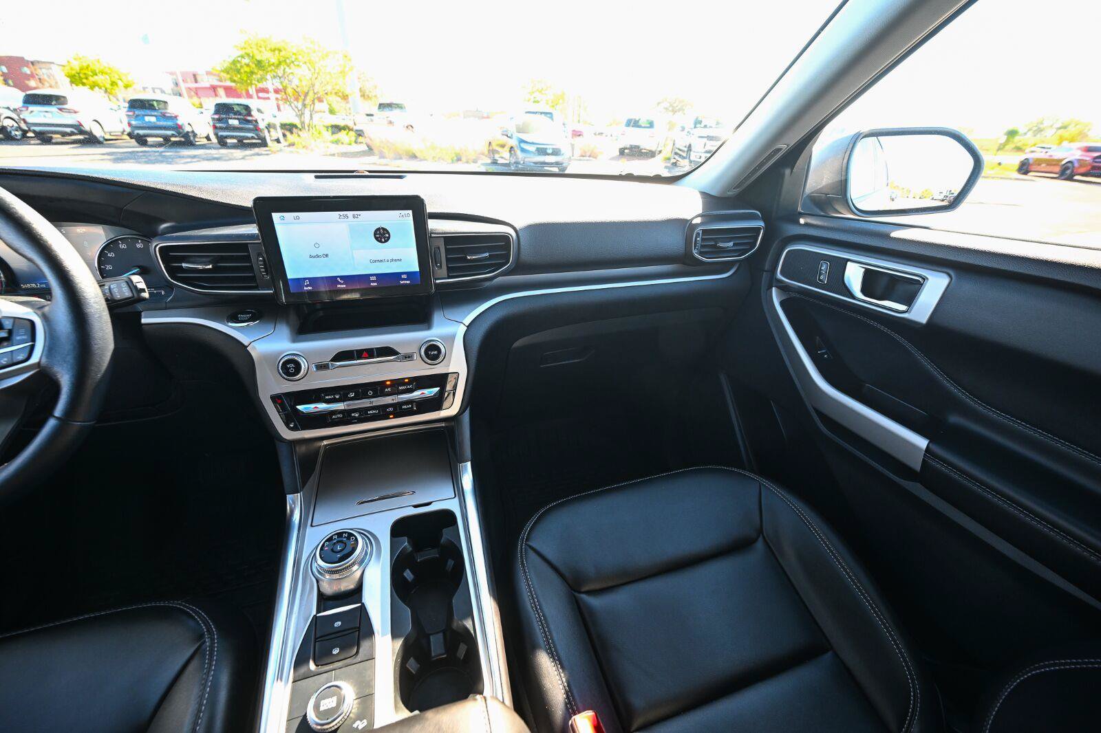 Used 2022 Ford Explorer XLT w/ Equipment Group 202A AWD/4WD image 35