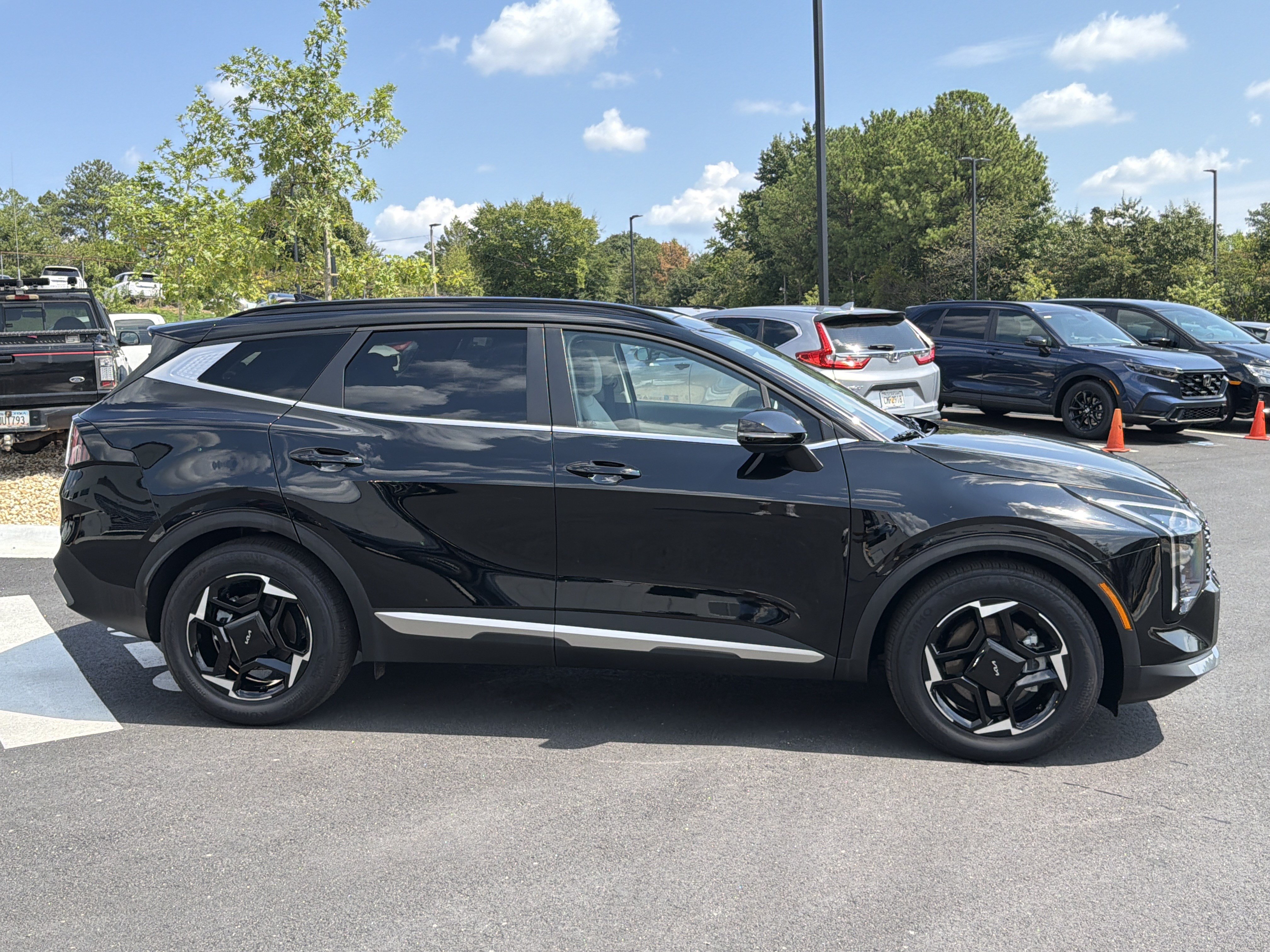 Certified 2026 Kia Sportage EX w/ EX Panorama Roof Package FWD image 8