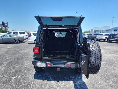 Used 2018 Jeep Wrangler Unlimited Sahara AWD/4WD image 29