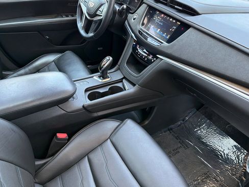 Used 2018 Cadillac XT5 Platinum w/ Driver Assist Package AWD/4WD image 19