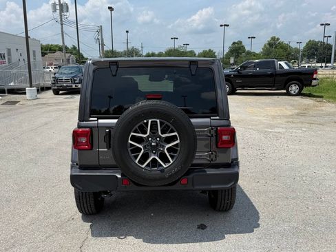 New 2026 Jeep Wrangler Unlimited Sahara AWD/4WD image 7