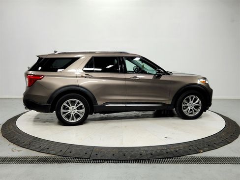 Used 2021 Ford Explorer Limited w/ Equipment Group 301A image 8