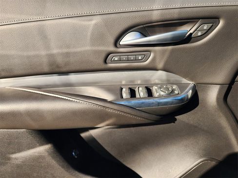 Used 2025 Cadillac XT4 Premium Luxury image 25